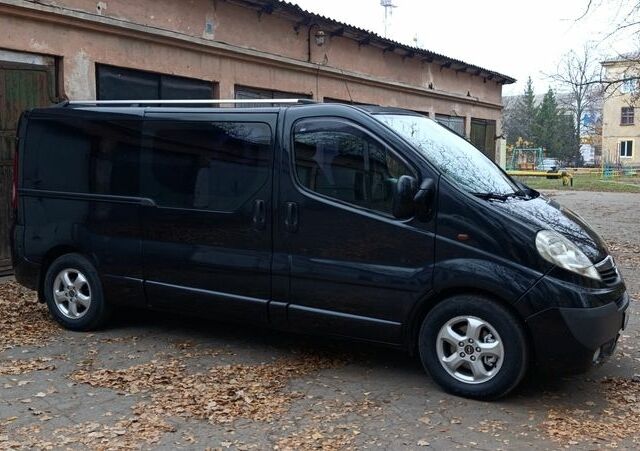 Черный Опель Виваро, объемом двигателя 2 л и пробегом 220 тыс. км за 8900 $, фото 6 на Automoto.ua