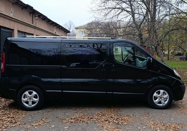 Черный Опель Виваро, объемом двигателя 2 л и пробегом 220 тыс. км за 8900 $, фото 7 на Automoto.ua