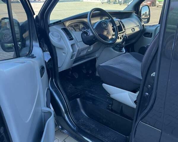 Чорний Опель Віваро, об'ємом двигуна 2 л та пробігом 300 тис. км за 10300 $, фото 16 на Automoto.ua