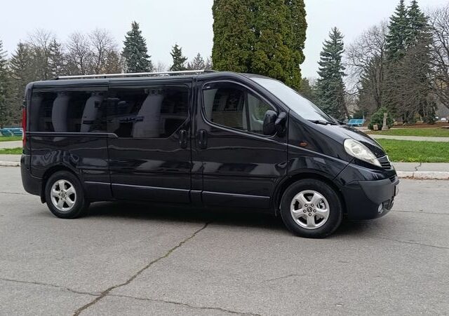 Черный Опель Виваро, объемом двигателя 2 л и пробегом 220 тыс. км за 8900 $, фото 2 на Automoto.ua