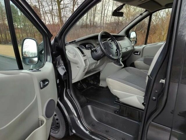 Черный Опель Виваро, объемом двигателя 2 л и пробегом 230 тыс. км за 7400 $, фото 11 на Automoto.ua