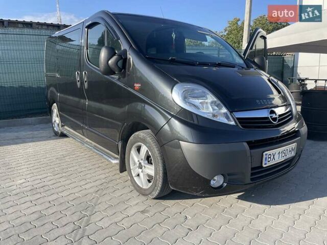 Чорний Опель Віваро, об'ємом двигуна 2 л та пробігом 300 тис. км за 11000 $, фото 1 на Automoto.ua