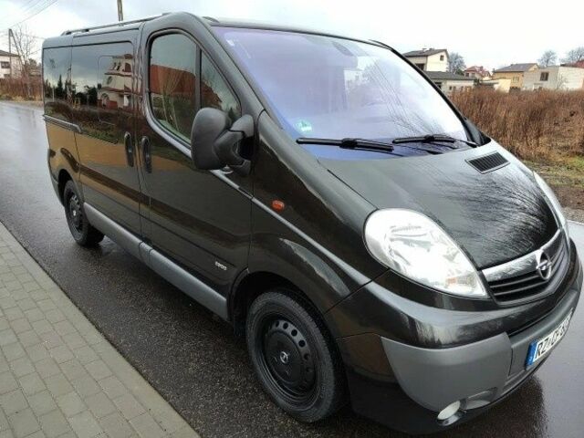 Черный Опель Виваро, объемом двигателя 2 л и пробегом 230 тыс. км за 7400 $, фото 5 на Automoto.ua