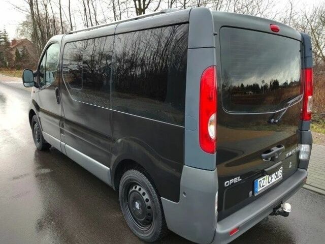 Черный Опель Виваро, объемом двигателя 2 л и пробегом 230 тыс. км за 7400 $, фото 4 на Automoto.ua