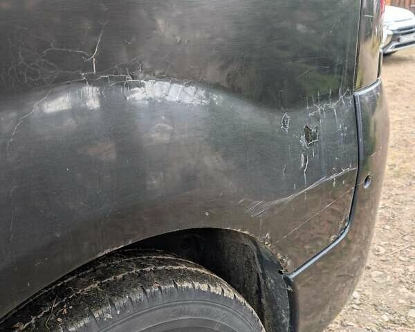 Чорний Опель Віваро, об'ємом двигуна 2 л та пробігом 343 тис. км за 8000 $, фото 9 на Automoto.ua