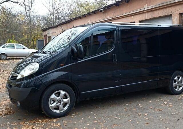 Черный Опель Виваро, объемом двигателя 2 л и пробегом 220 тыс. км за 8900 $, фото 3 на Automoto.ua