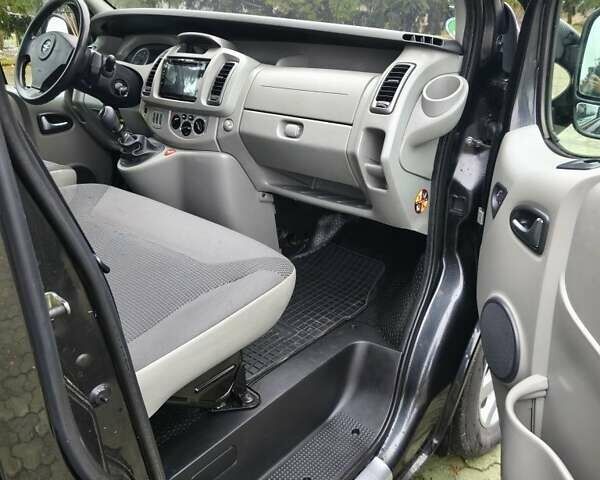 Черный Опель Виваро, объемом двигателя 2 л и пробегом 265 тыс. км за 12400 $, фото 6 на Automoto.ua