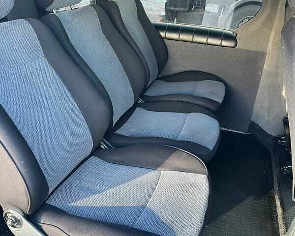 Чорний Опель Віваро, об'ємом двигуна 2 л та пробігом 300 тис. км за 10300 $, фото 17 на Automoto.ua