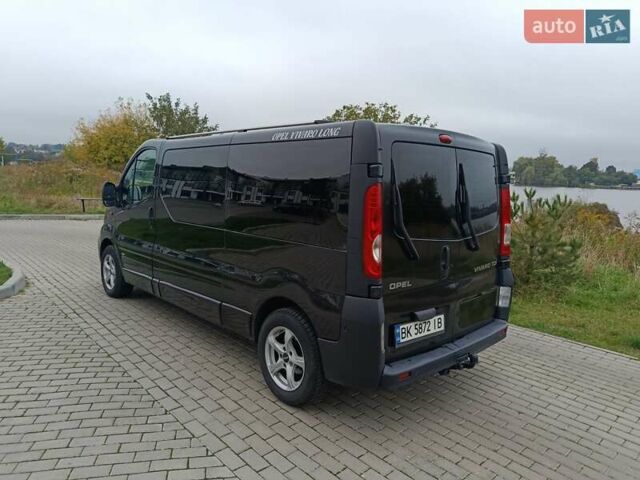 Черный Опель Виваро, объемом двигателя 2.5 л и пробегом 280 тыс. км за 9200 $, фото 5 на Automoto.ua