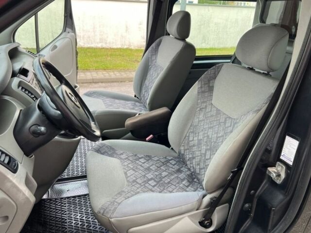 Черный Опель Виваро, объемом двигателя 1.9 л и пробегом 230 тыс. км за 3300 $, фото 12 на Automoto.ua