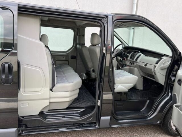 Черный Опель Виваро, объемом двигателя 1.9 л и пробегом 230 тыс. км за 3300 $, фото 7 на Automoto.ua