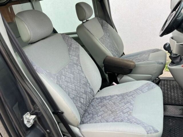 Черный Опель Виваро, объемом двигателя 1.9 л и пробегом 230 тыс. км за 3300 $, фото 11 на Automoto.ua