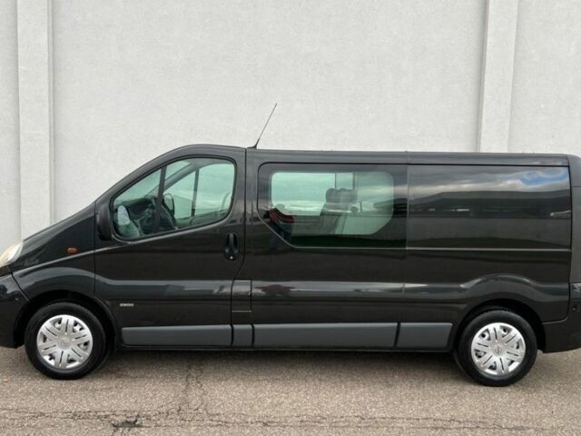 Черный Опель Виваро, объемом двигателя 1.9 л и пробегом 230 тыс. км за 3300 $, фото 5 на Automoto.ua