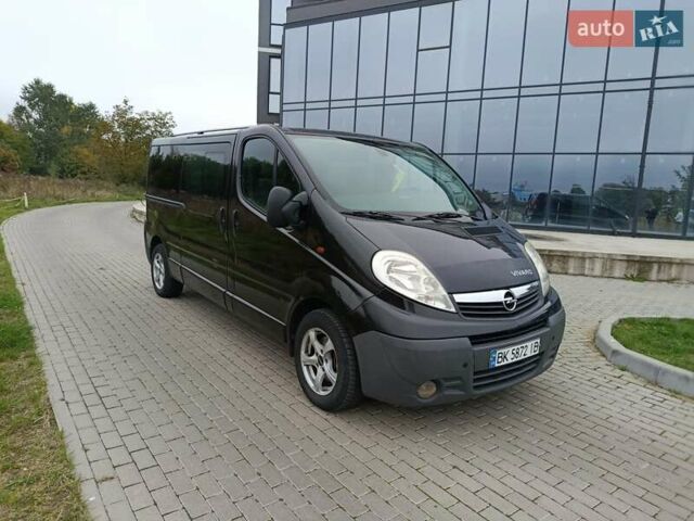 Черный Опель Виваро, объемом двигателя 2.5 л и пробегом 280 тыс. км за 9200 $, фото 2 на Automoto.ua