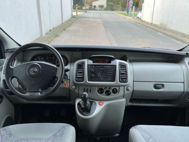 Черный Опель Виваро, объемом двигателя 1.9 л и пробегом 230 тыс. км за 3300 $, фото 8 на Automoto.ua