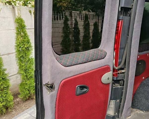 Черный Опель Виваро, объемом двигателя 2.5 л и пробегом 280 тыс. км за 9700 $, фото 12 на Automoto.ua