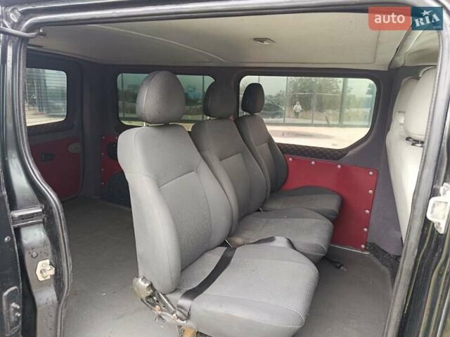 Черный Опель Виваро, объемом двигателя 2.5 л и пробегом 280 тыс. км за 9200 $, фото 10 на Automoto.ua