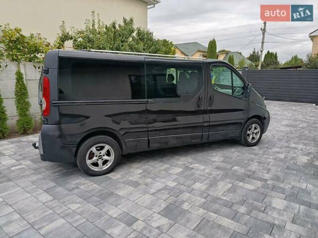 Черный Опель Виваро, объемом двигателя 2.5 л и пробегом 280 тыс. км за 9700 $, фото 4 на Automoto.ua