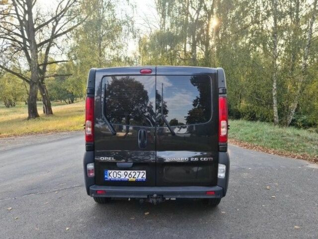 Черный Опель Виваро, объемом двигателя 2.5 л и пробегом 183 тыс. км за 7000 $, фото 5 на Automoto.ua