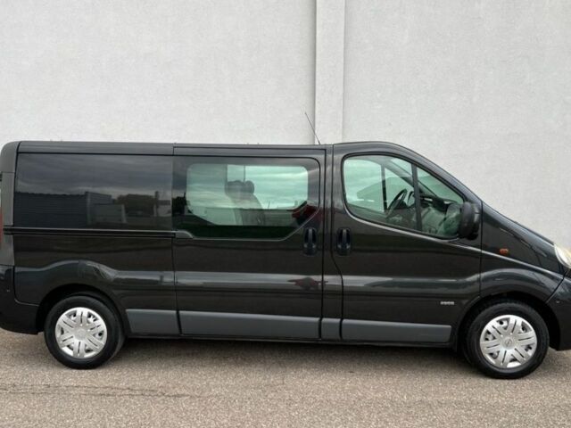 Черный Опель Виваро, объемом двигателя 1.9 л и пробегом 230 тыс. км за 3300 $, фото 4 на Automoto.ua