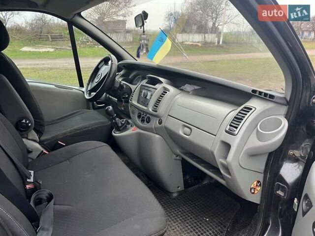 Чорний Опель Віваро, об'ємом двигуна 2.5 л та пробігом 289 тис. км за 10500 $, фото 7 на Automoto.ua