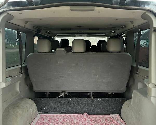 Чорний Опель Віваро, об'ємом двигуна 2.5 л та пробігом 289 тис. км за 10500 $, фото 4 на Automoto.ua