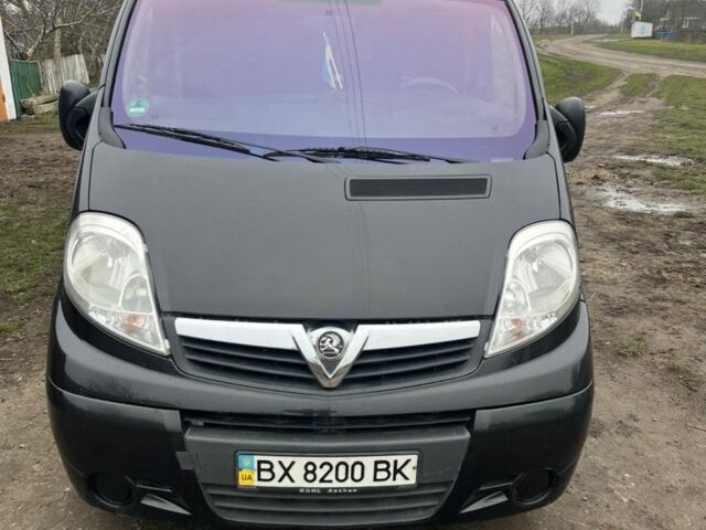 Чорний Опель Віваро, об'ємом двигуна 2.5 л та пробігом 289 тис. км за 10500 $, фото 2 на Automoto.ua