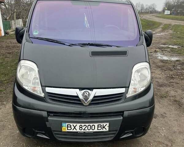 Чорний Опель Віваро, об'ємом двигуна 2.5 л та пробігом 289 тис. км за 10500 $, фото 1 на Automoto.ua