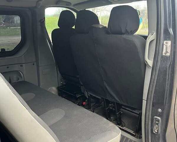 Чорний Опель Віваро, об'ємом двигуна 2.5 л та пробігом 289 тис. км за 10500 $, фото 6 на Automoto.ua