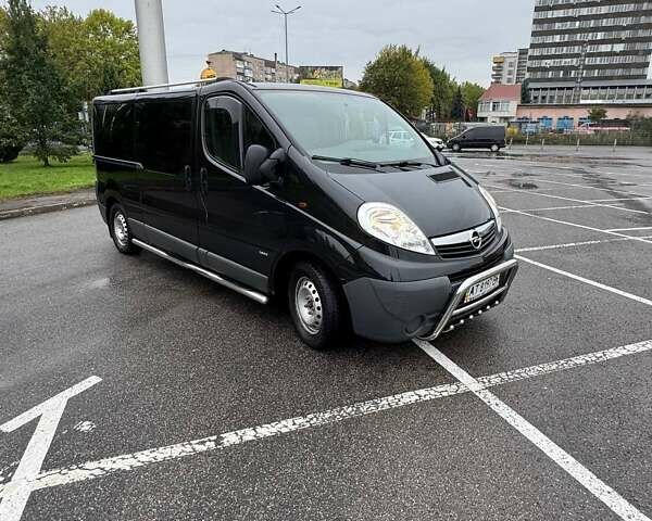 Чорний Опель Віваро, об'ємом двигуна 2 л та пробігом 195 тис. км за 12900 $, фото 7 на Automoto.ua