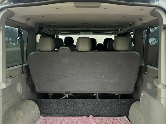 Чорний Опель Віваро, об'ємом двигуна 2.5 л та пробігом 289 тис. км за 10500 $, фото 5 на Automoto.ua