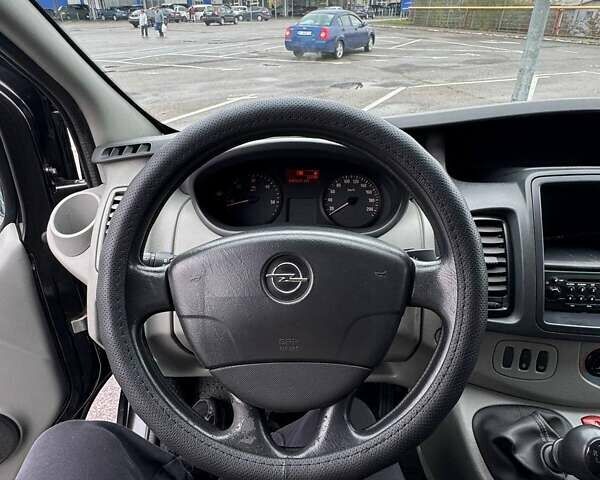 Чорний Опель Віваро, об'ємом двигуна 2 л та пробігом 195 тис. км за 12900 $, фото 14 на Automoto.ua