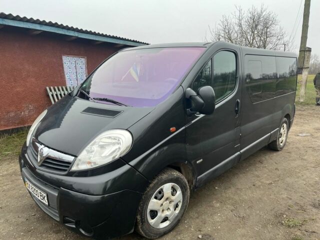 Чорний Опель Віваро, об'ємом двигуна 2.5 л та пробігом 289 тис. км за 10500 $, фото 3 на Automoto.ua