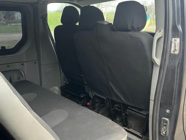 Чорний Опель Віваро, об'ємом двигуна 2.5 л та пробігом 289 тис. км за 10500 $, фото 7 на Automoto.ua