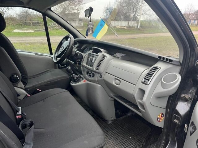 Чорний Опель Віваро, об'ємом двигуна 2.5 л та пробігом 289 тис. км за 10500 $, фото 8 на Automoto.ua