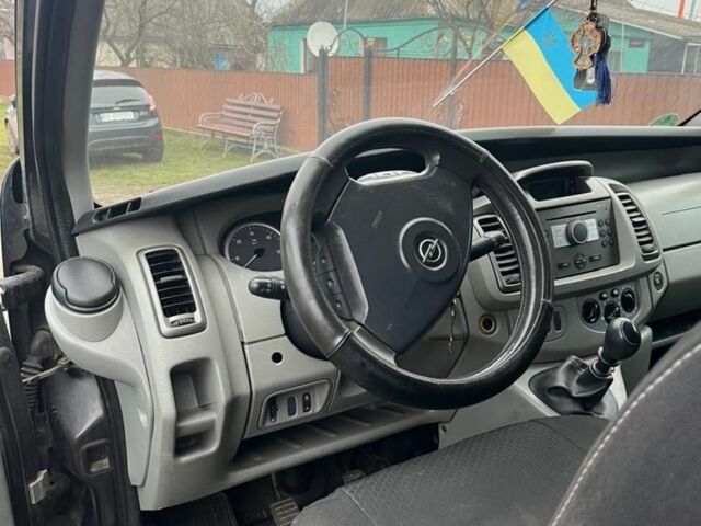 Чорний Опель Віваро, об'ємом двигуна 2.5 л та пробігом 289 тис. км за 10500 $, фото 9 на Automoto.ua