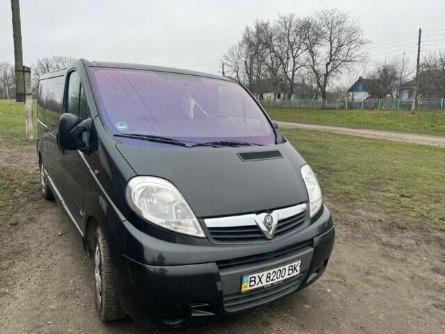 Чорний Опель Віваро, об'ємом двигуна 2.5 л та пробігом 289 тис. км за 10500 $, фото 1 на Automoto.ua