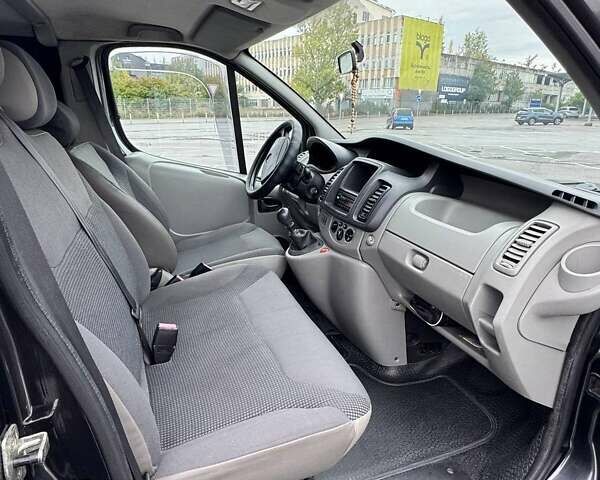 Чорний Опель Віваро, об'ємом двигуна 2 л та пробігом 195 тис. км за 12900 $, фото 8 на Automoto.ua