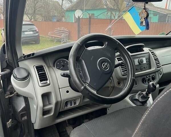 Чорний Опель Віваро, об'ємом двигуна 2.5 л та пробігом 289 тис. км за 10500 $, фото 8 на Automoto.ua