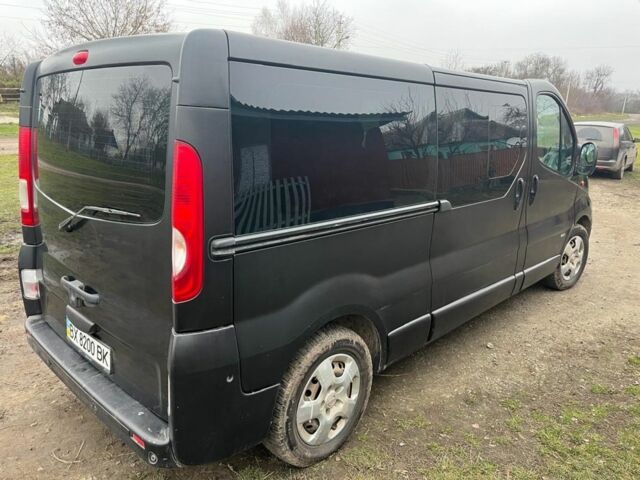 Чорний Опель Віваро, об'ємом двигуна 2.5 л та пробігом 289 тис. км за 10500 $, фото 4 на Automoto.ua