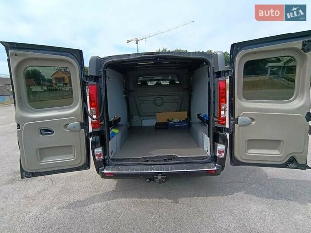 Черный Опель Виваро, объемом двигателя 2.5 л и пробегом 392 тыс. км за 13400 $, фото 27 на Automoto.ua