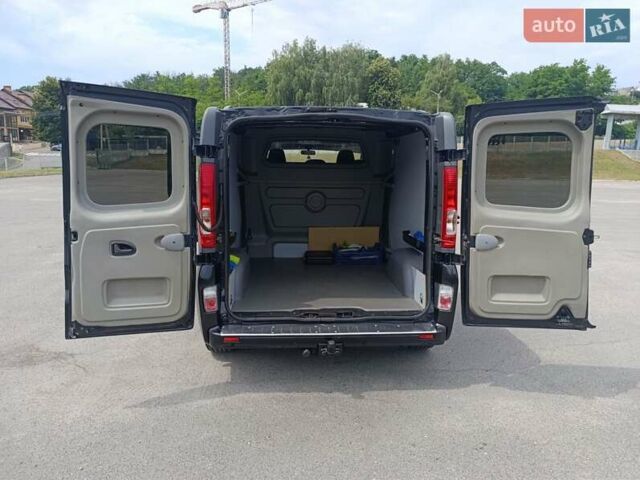 Черный Опель Виваро, объемом двигателя 2.5 л и пробегом 392 тыс. км за 13400 $, фото 28 на Automoto.ua