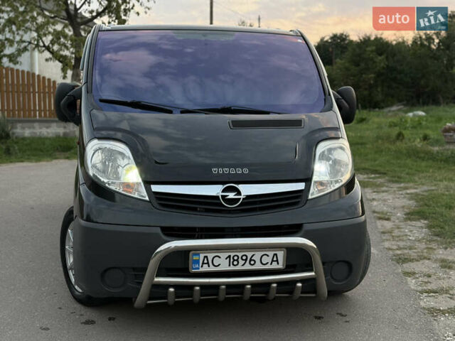 Чорний Опель Віваро, об'ємом двигуна 2 л та пробігом 400 тис. км за 12999 $, фото 1 на Automoto.ua
