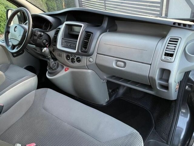 Чорний Опель Віваро, об'ємом двигуна 2 л та пробігом 165 тис. км за 7800 $, фото 11 на Automoto.ua