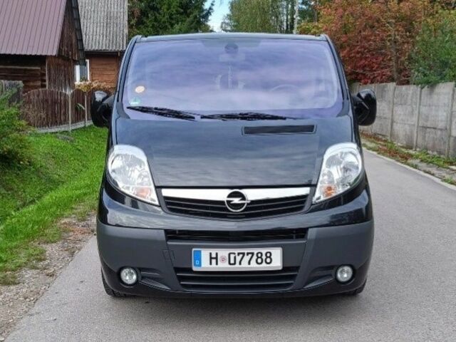 Черный Опель Виваро, объемом двигателя 2.5 л и пробегом 161 тыс. км за 7800 $, фото 1 на Automoto.ua