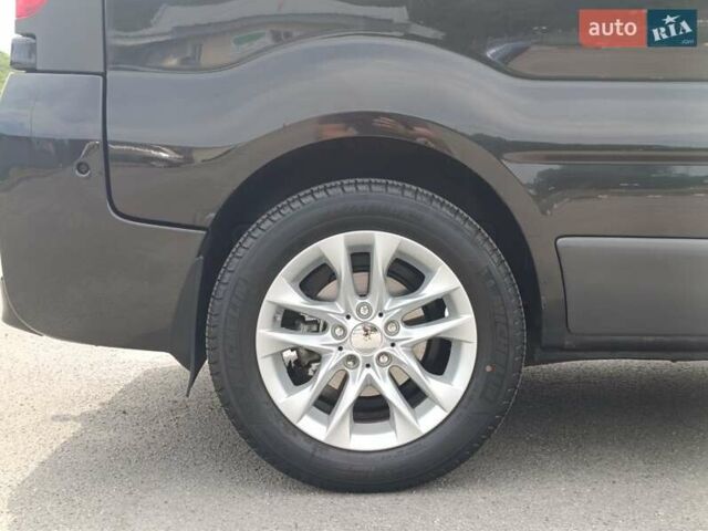 Черный Опель Виваро, объемом двигателя 2.5 л и пробегом 392 тыс. км за 13400 $, фото 3 на Automoto.ua