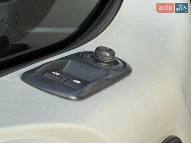 Черный Опель Виваро, объемом двигателя 2 л и пробегом 198 тыс. км за 13950 $, фото 58 на Automoto.ua