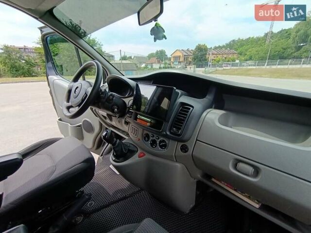 Черный Опель Виваро, объемом двигателя 2.5 л и пробегом 392 тыс. км за 13400 $, фото 17 на Automoto.ua