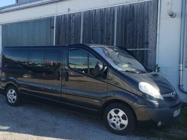 Черный Опель Виваро, объемом двигателя 2.5 л и пробегом 390 тыс. км за 12500 $, фото 4 на Automoto.ua