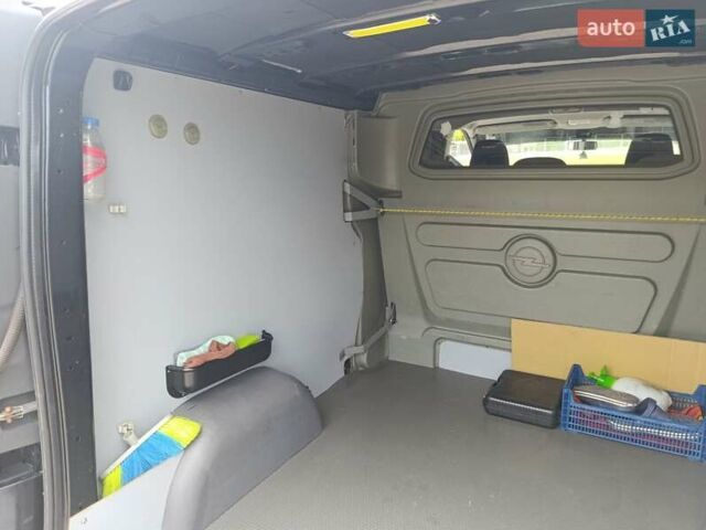 Черный Опель Виваро, объемом двигателя 2.5 л и пробегом 392 тыс. км за 13400 $, фото 20 на Automoto.ua